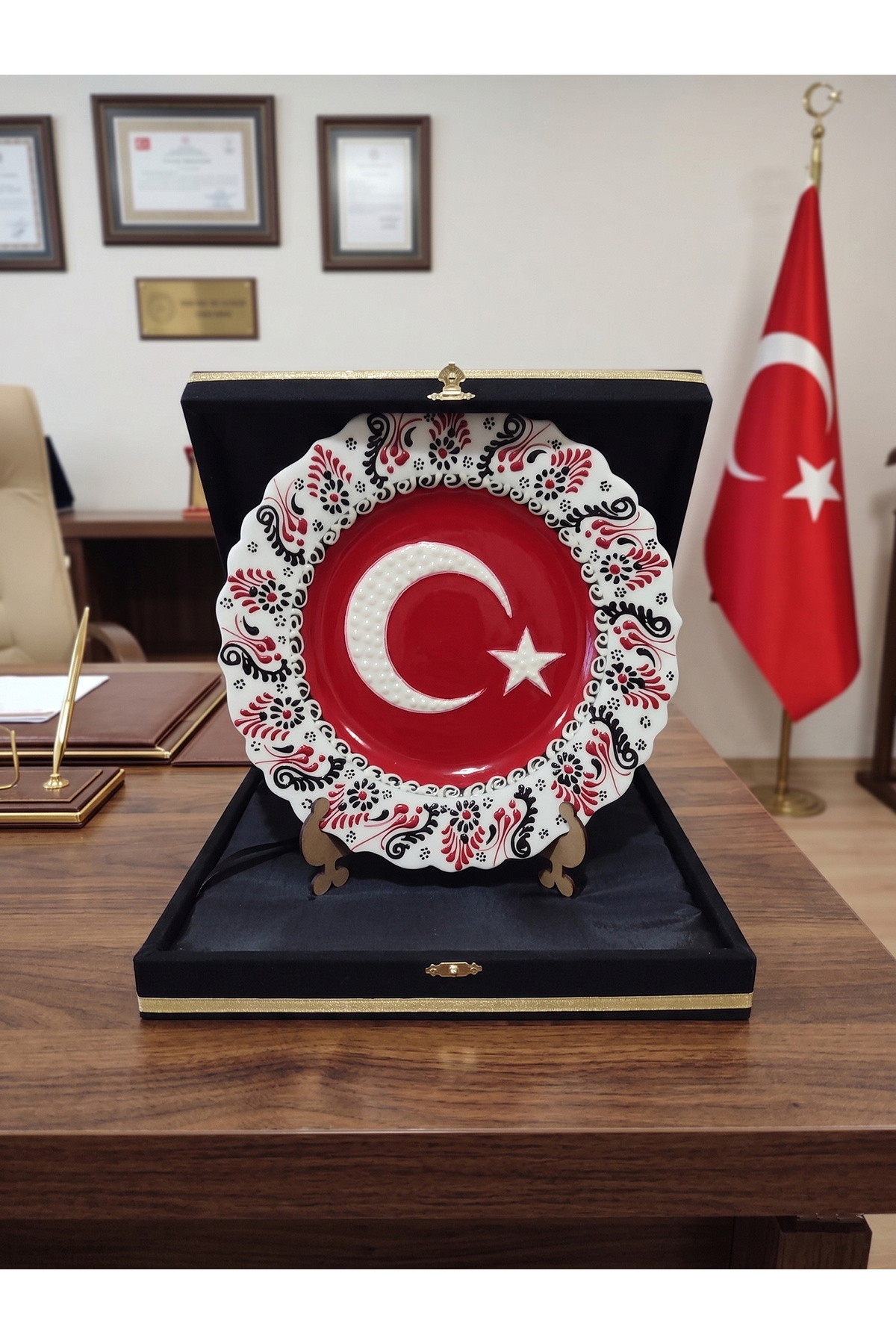Kadife Kutulu Ay Yıldız Desenli Çini Tabak Ofis Kurum Makam Terfi Hediyesi 27 CM resmi