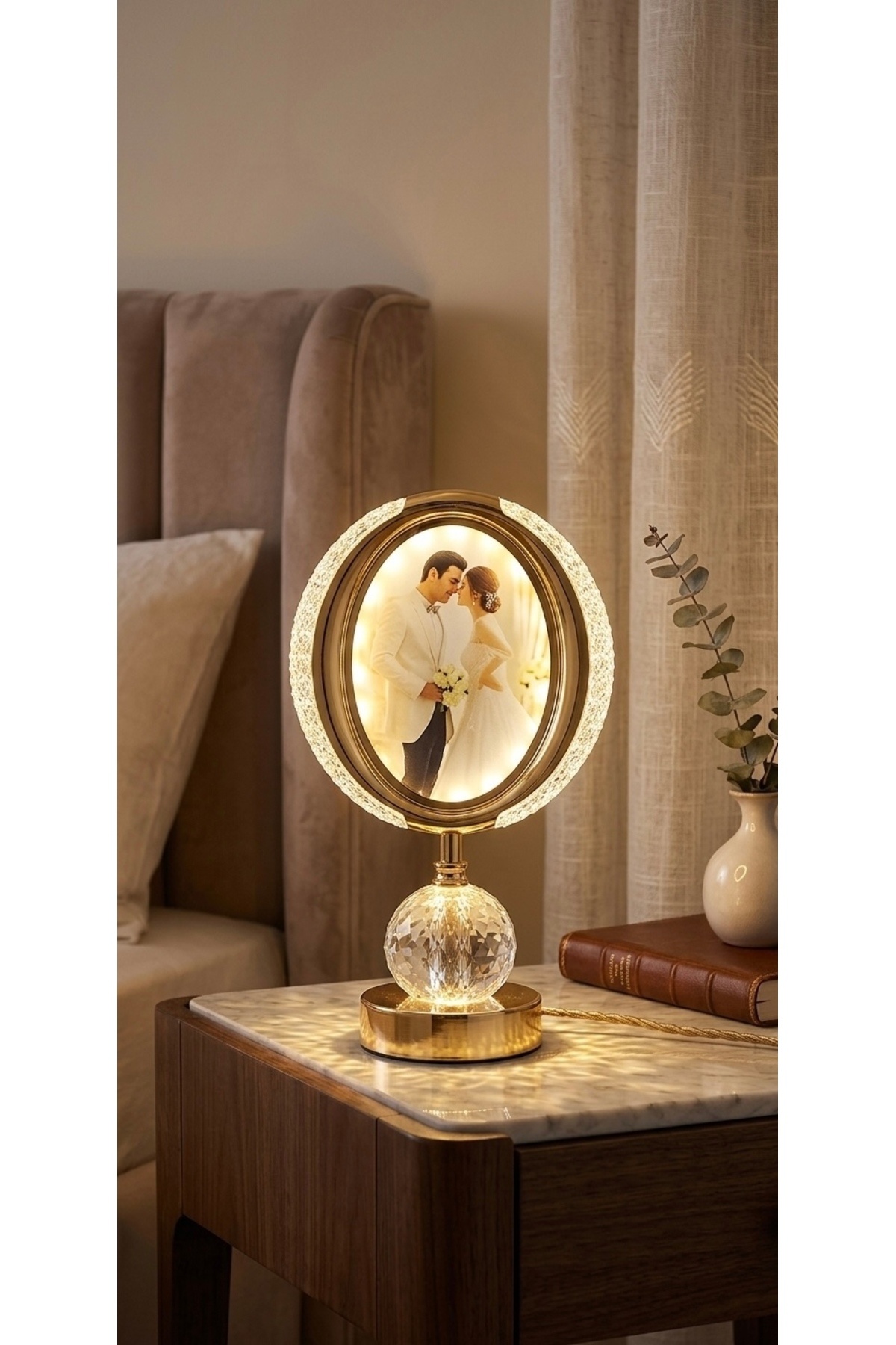 Lüks Resimli Abajur -Kristal LED Işıklı Şık Tasarım Masaüstü Fotoğraf Çerçevesi Gold Masa Lambası resmi