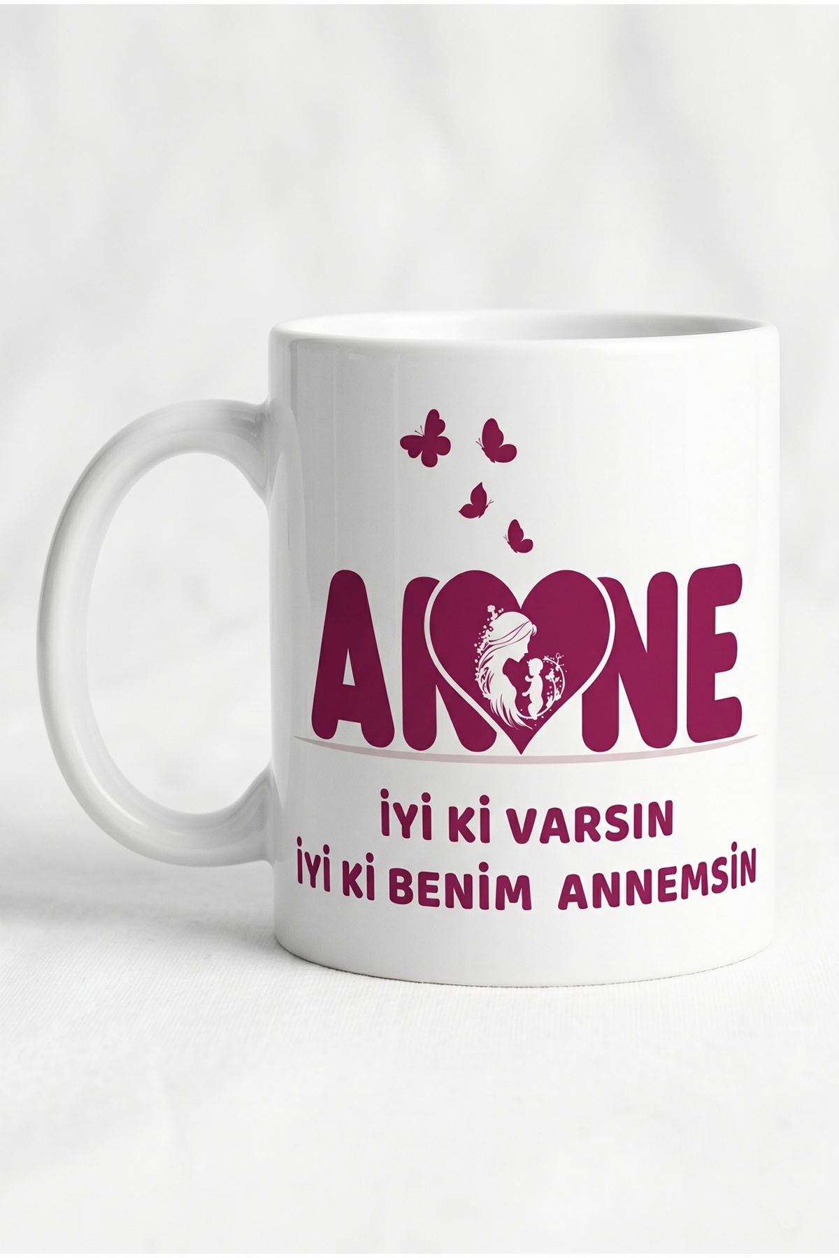 İyi Ki Varsın İyi Ki Benim Annemsin Bu Kadın Harika Bir Anne Yazılı Özel Tasarım Kupa Bardak Yeni Anneye Hediye Bebek ve Figürlü resmi