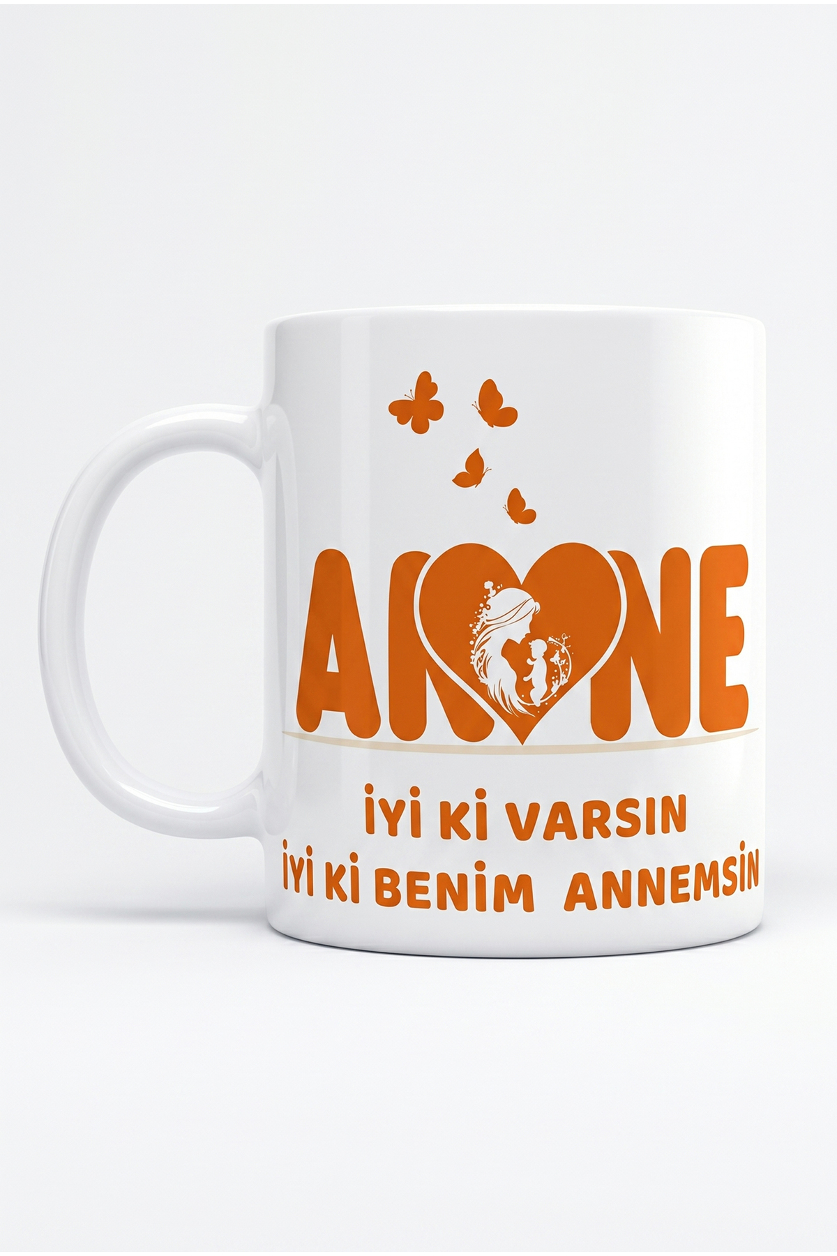 İyi Ki Varsın İyi Ki Benim Annemsin Bu Kadın Harika Bir Anne Yazılı Özel Tasarım Kupa Bardak Yeni Anneye Hediye Bebek Figürlü resmi