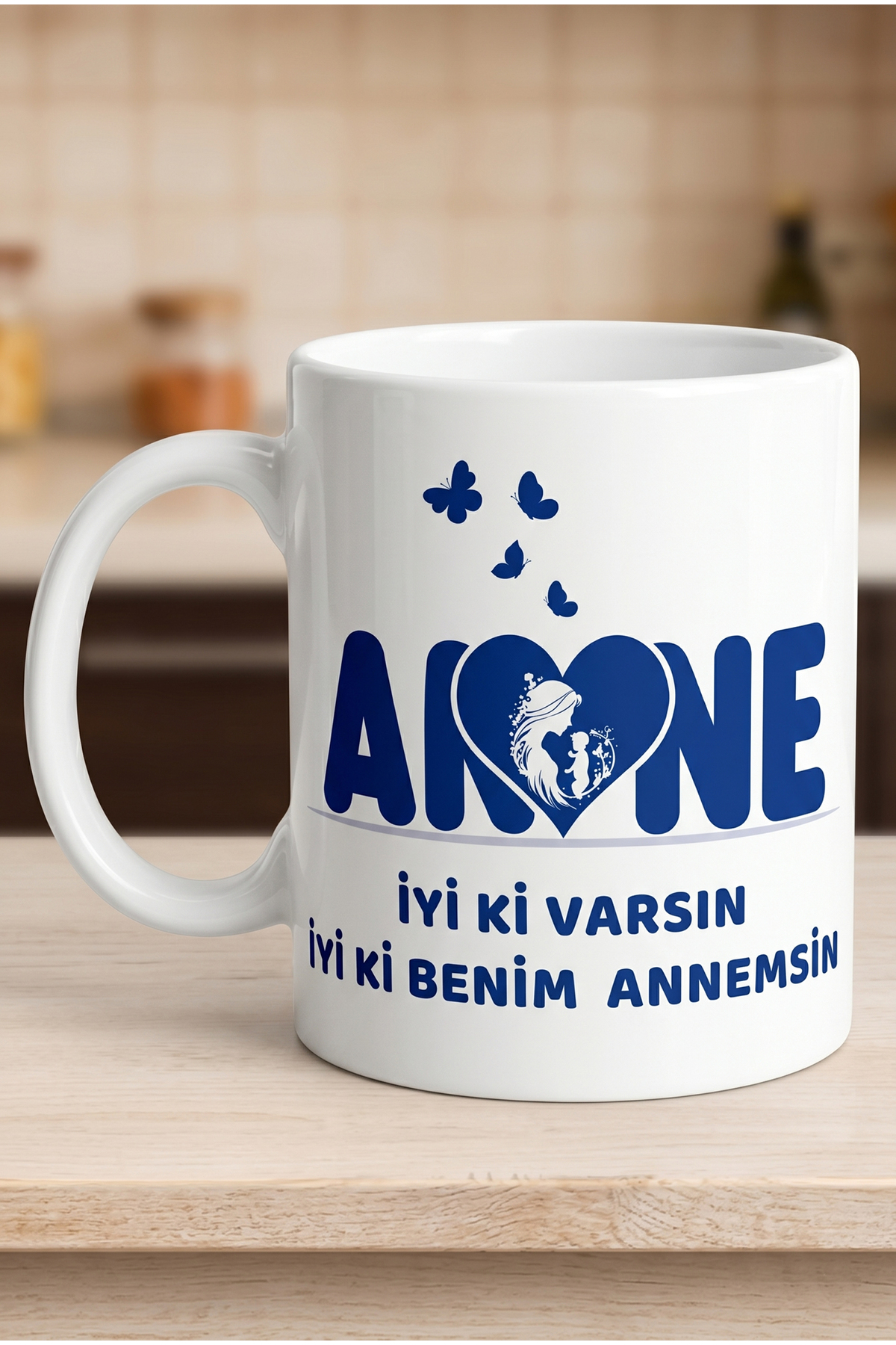 İyi Ki Varsın İyi Ki Benim Annemsin Bu Kadın Harika Bir Anne Yazılı Özel Tasarım Kupa Bardak Yeni Anneye Hediye Bebek ve Figürlü resmi