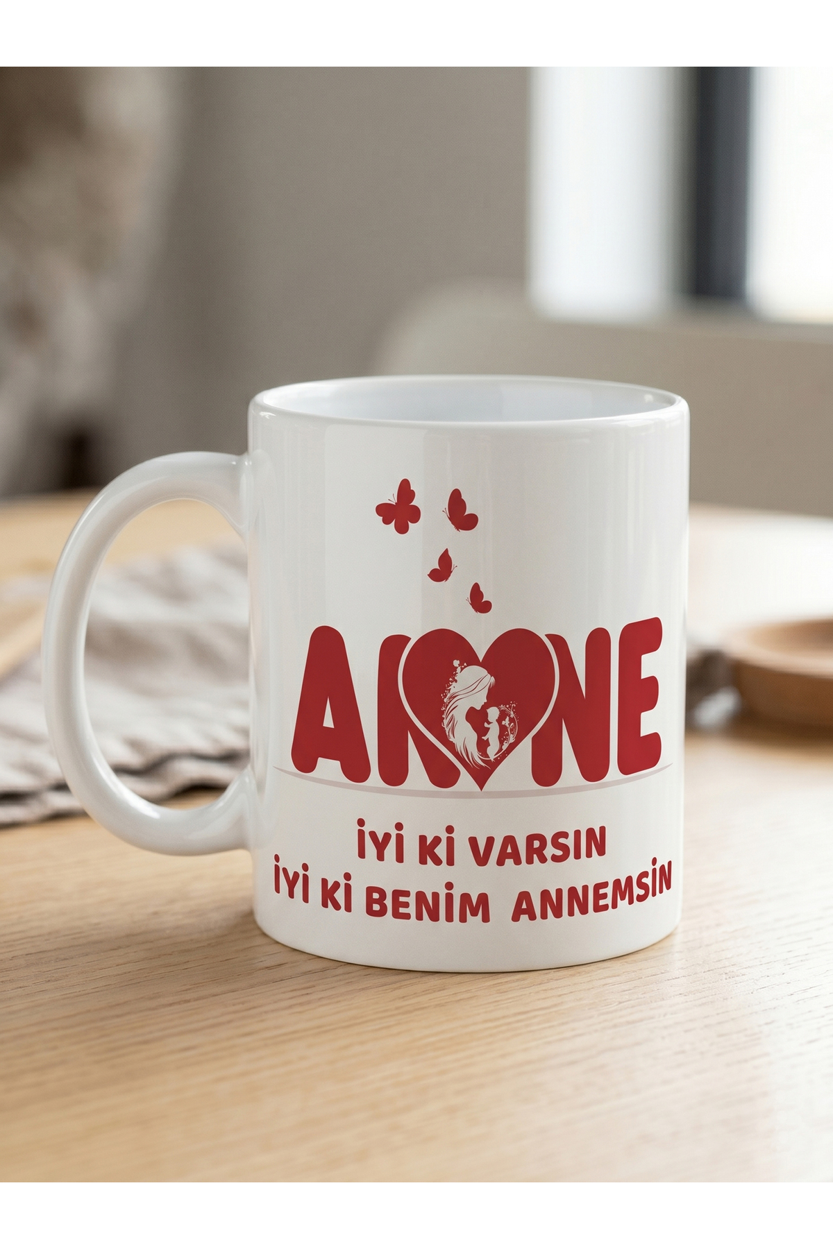 İyi Ki Varsın İyi Ki Benim Annemsin Bu Kadın Harika Bir Anne Yazılı Özel Tasarım Kupa Bardak Yeni Anneye Hediye Bebek Figürlü resmi